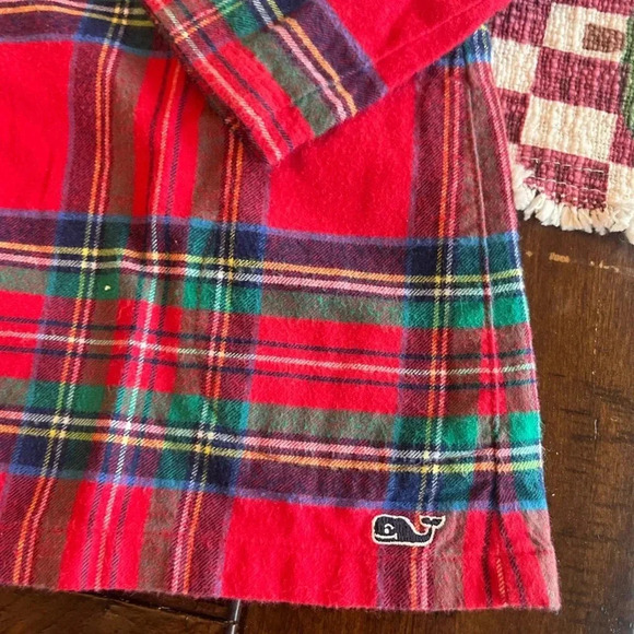 Beautiful Vineyard Vines girls shirt with open sleeve and bow detail - Picture 3 of 5